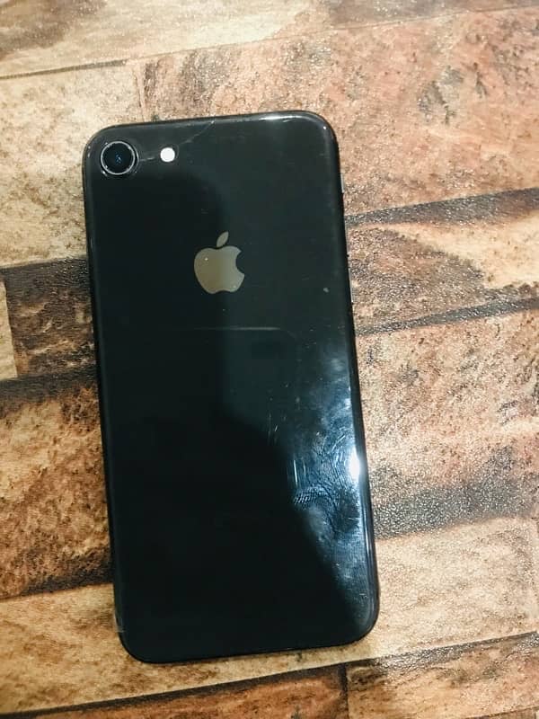 iPhone 8 256gb Non Pta Back halki si upar sa crack ha halki si 0