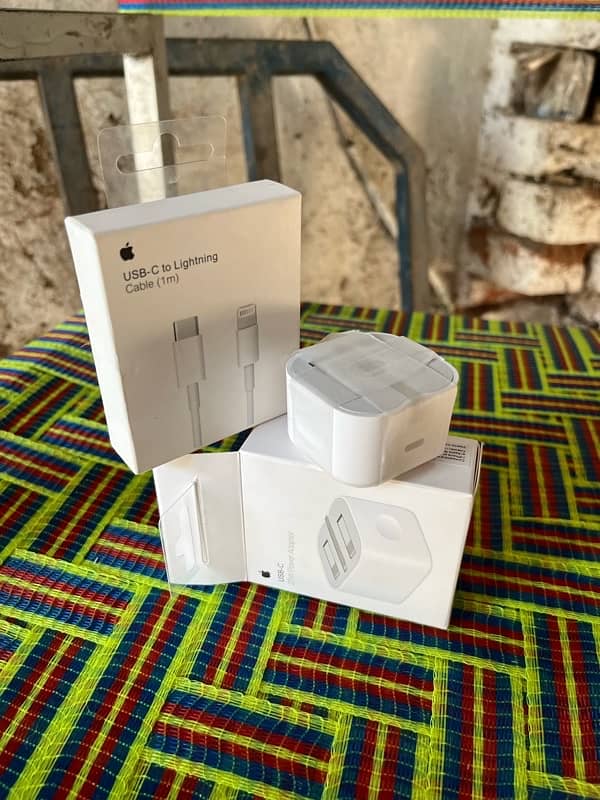 I phone orignal charger 10 by 10 condition 1