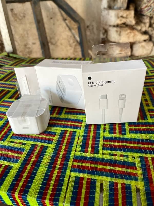 I phone orignal charger 10 by 10 condition 3