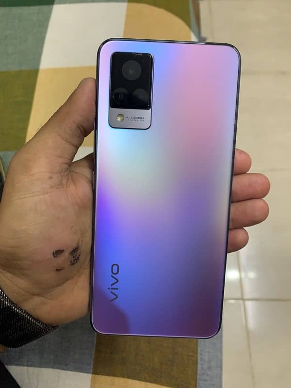 VIVO V21 2