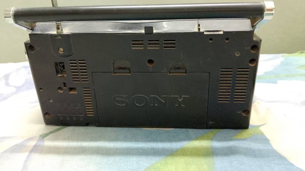 SONY taperecorder with Fm radio in good condition 1