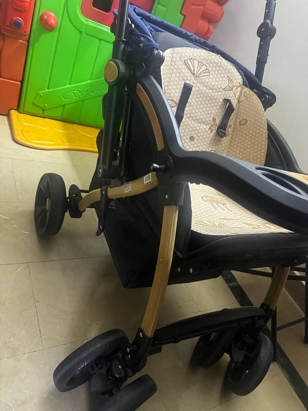 folable baby pram just like brand new 4