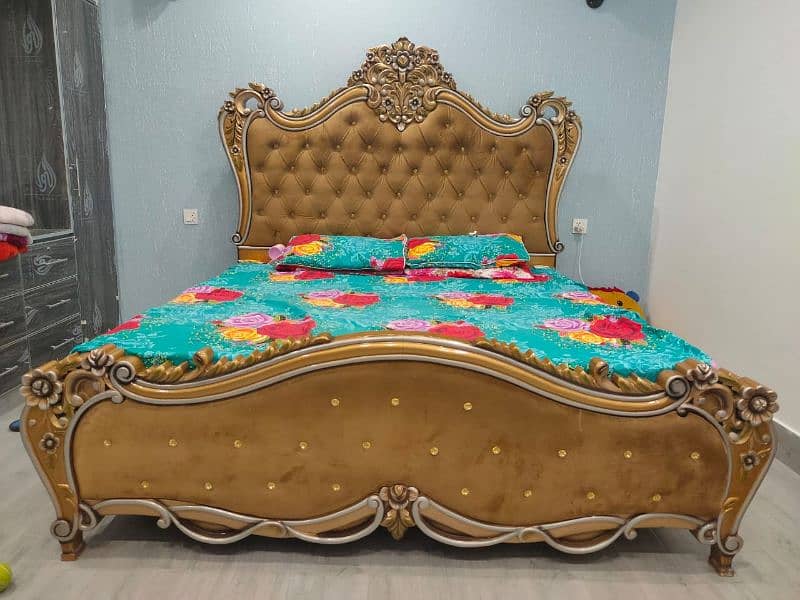 King Bed with two side Tables & Dressing Table 0