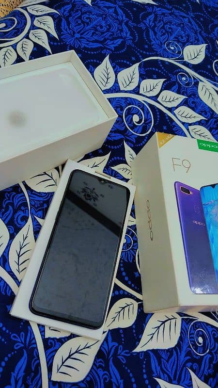 OPPO F9 (4GB-64GB) 8