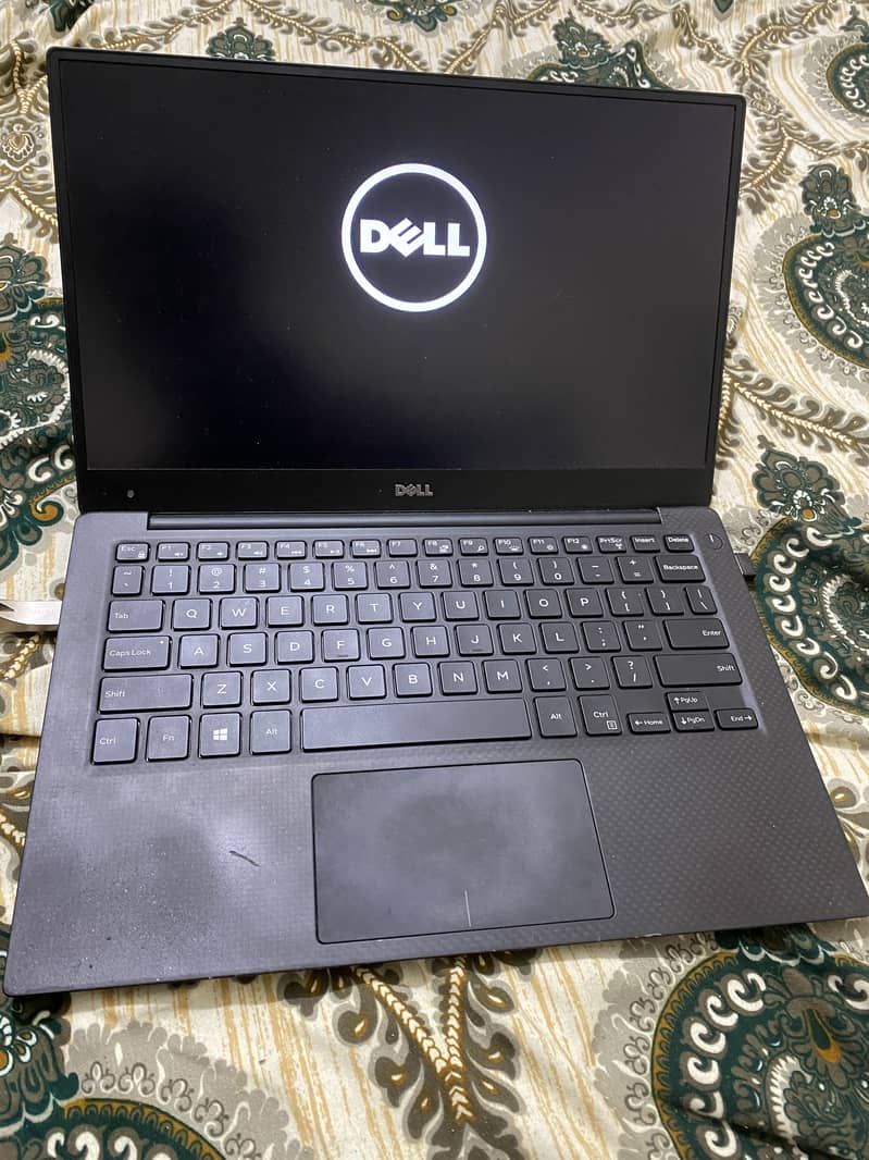 Dell XPS - i7 6th Gen - 5-6 hours Battery -Ultra Slim 0