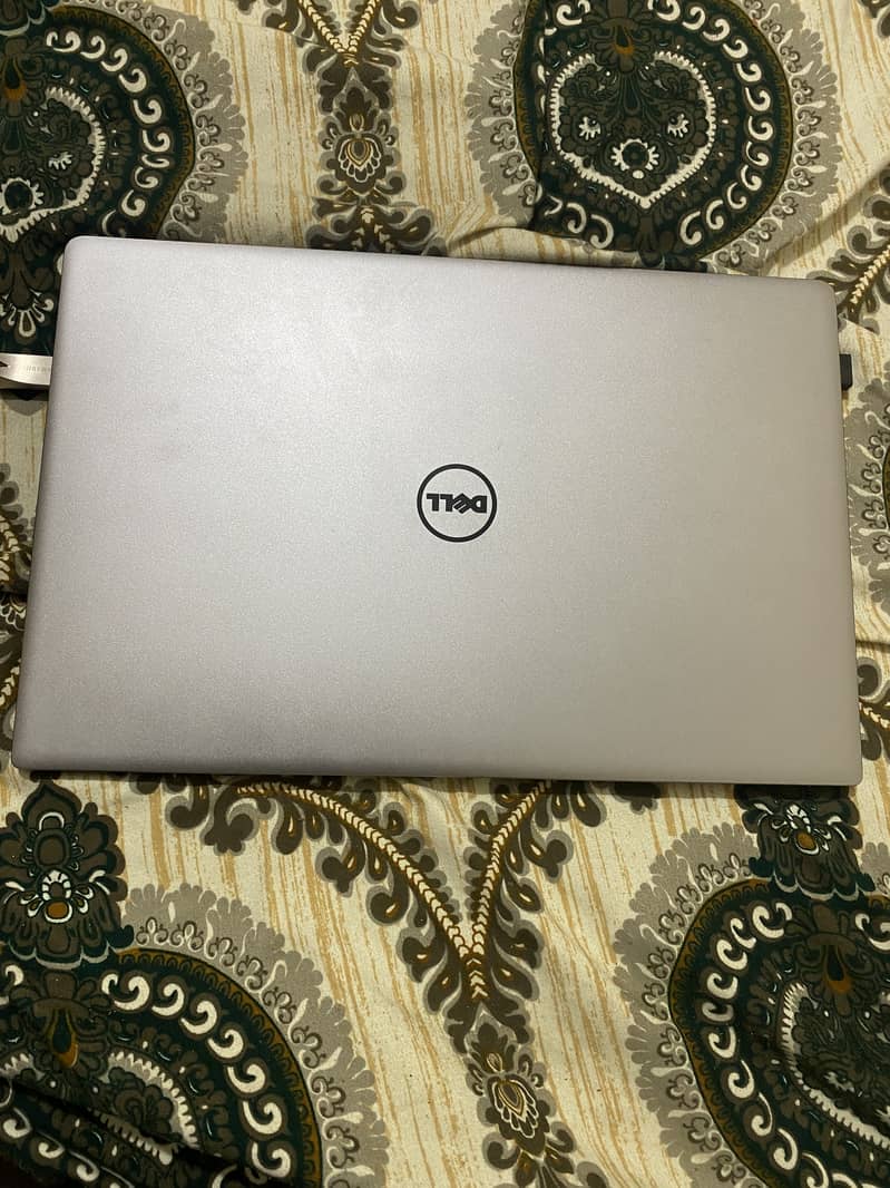 Dell XPS - i7 6th Gen - 5-6 hours Battery -Ultra Slim 1