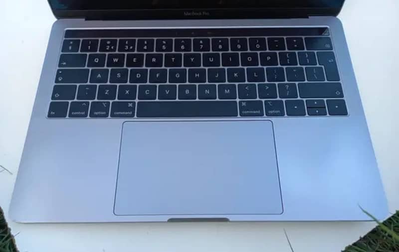 Macbook Pro 2019 touchbar new almost 13’ 3