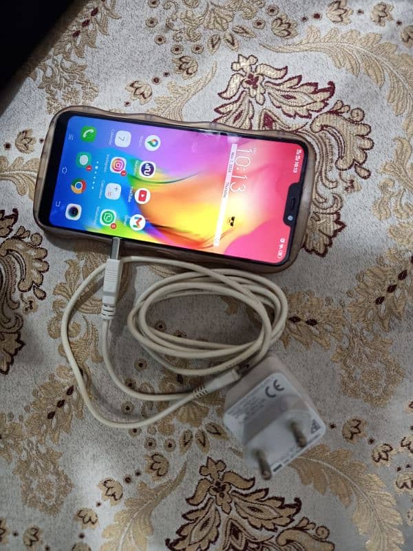 Vivo y81s Mobile 3+64 with charger 1