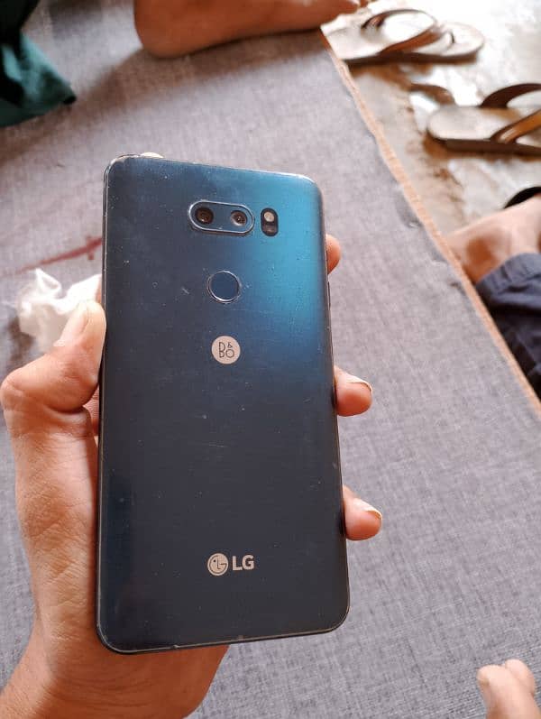 LG V30 ThinQ lush condition 3