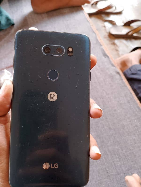 LG V30 ThinQ lush condition 4