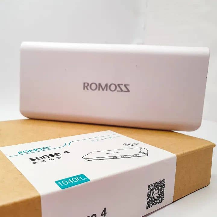 Romozz Sense4 PowerBank with 10400mAh 0