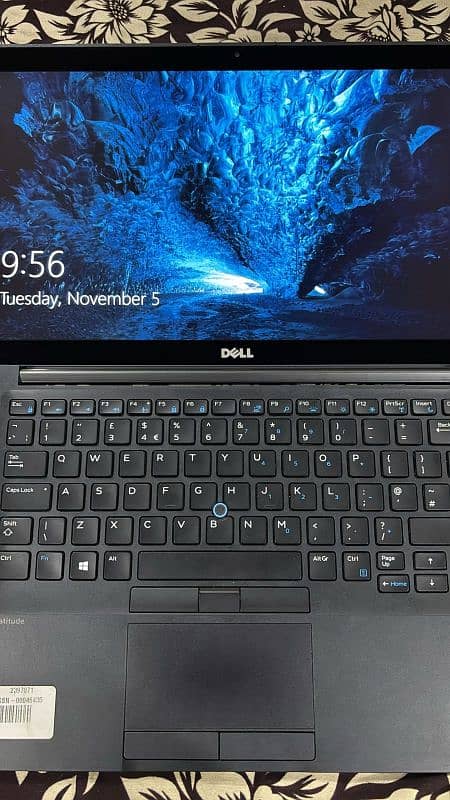 Dell latitude 7480 Touch screen slim laptop 1