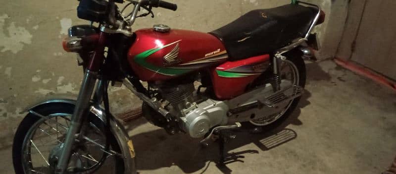 HONDA 125 -(2014) Red 7