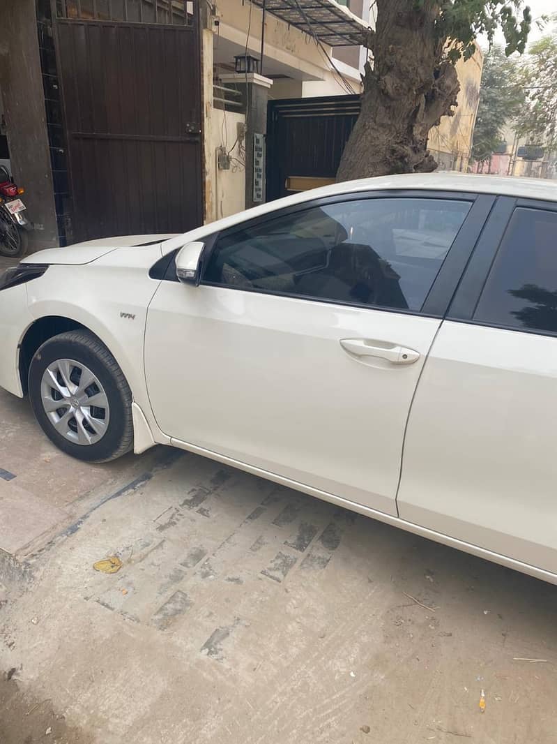 White Toyota Corolla XLI 2018 Used 5