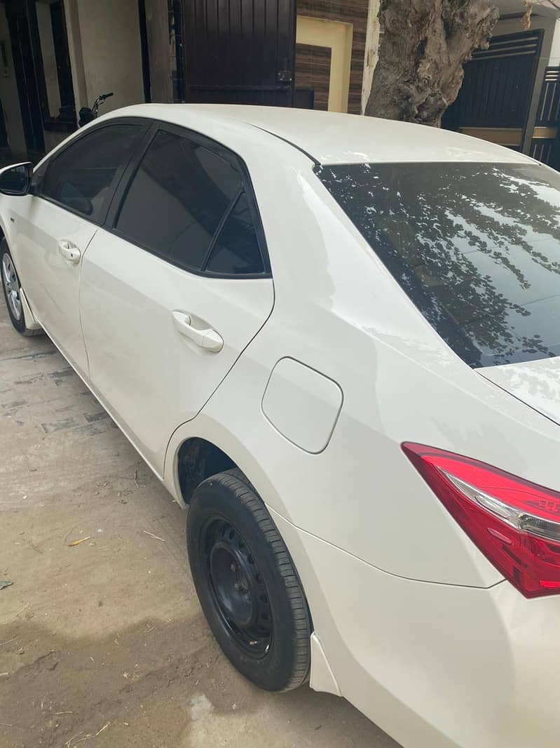 White Toyota Corolla XLI 2018 Used 7