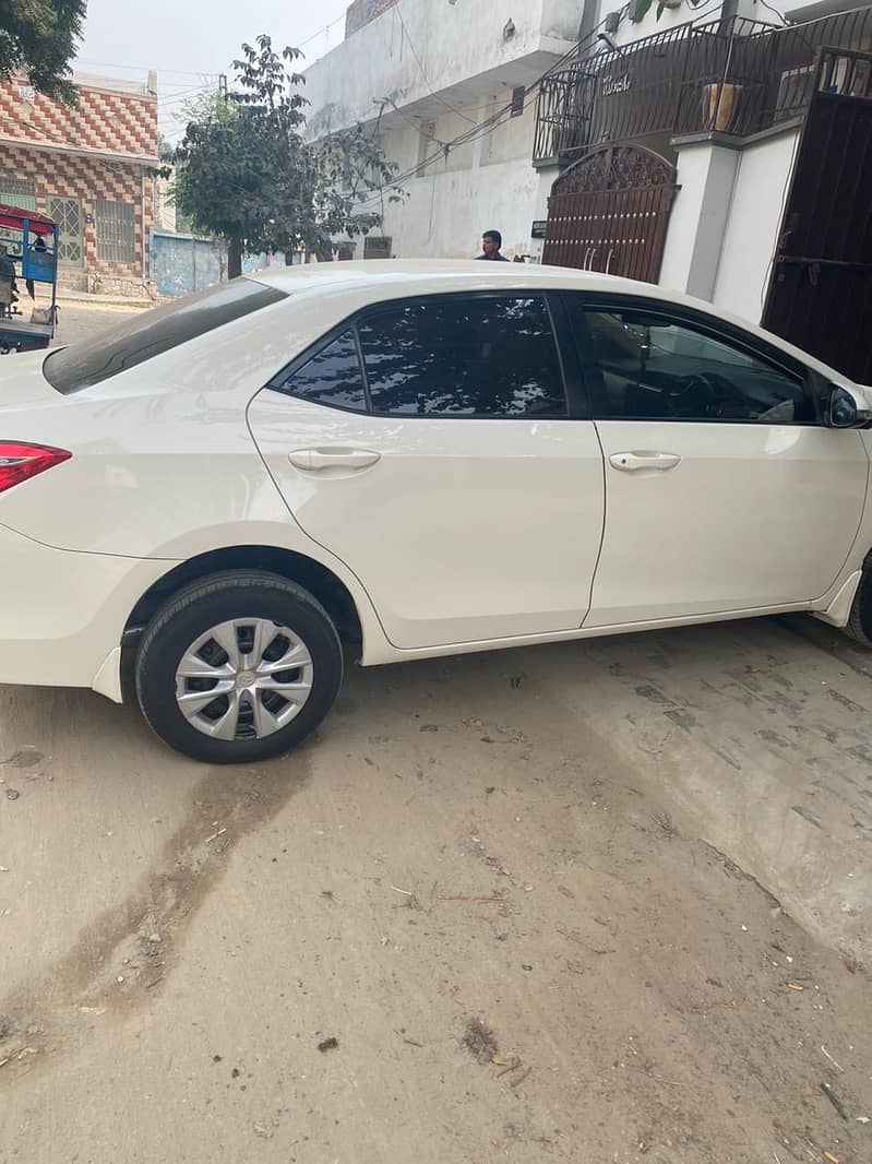 White Toyota Corolla XLI 2018 Used 8