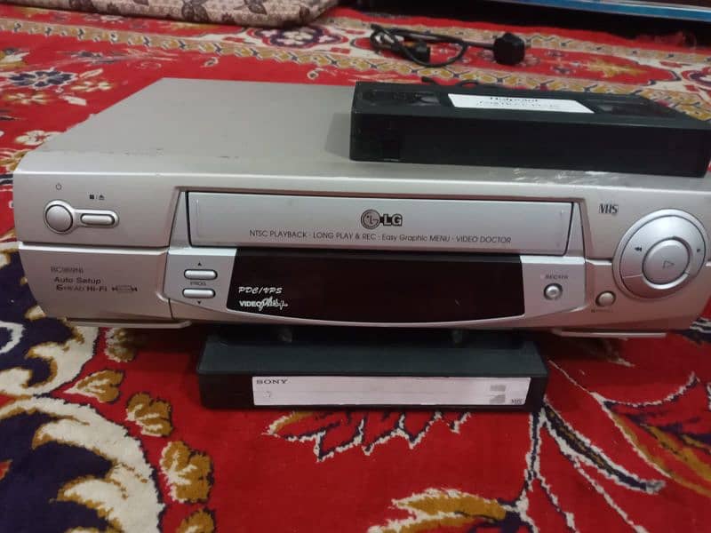 Sony Toshiba matsu Bush vcr ok and good condition full working 3