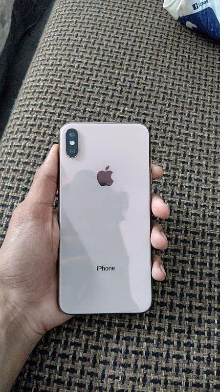 iphone xs max used but condition 10/10 0