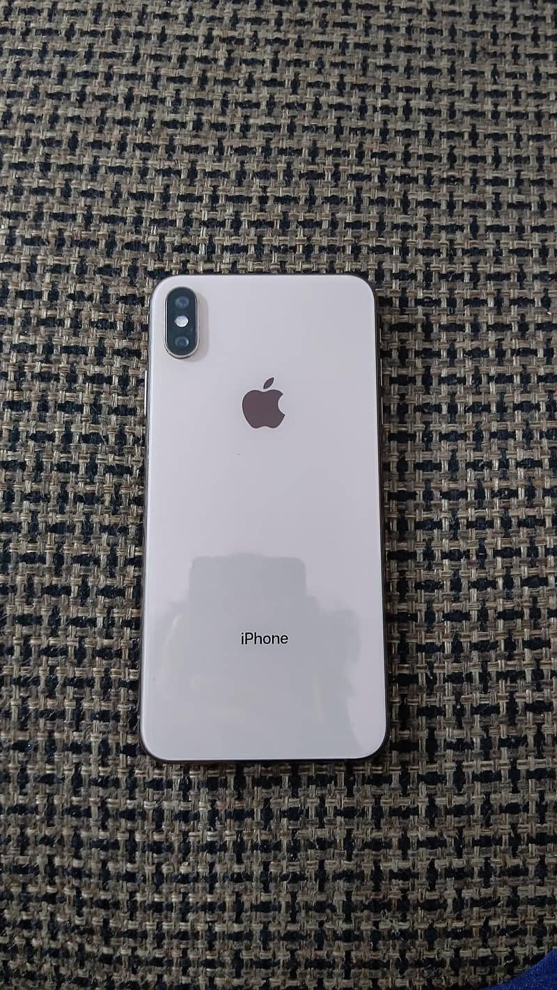 iphone xs max used but condition 10/10 1