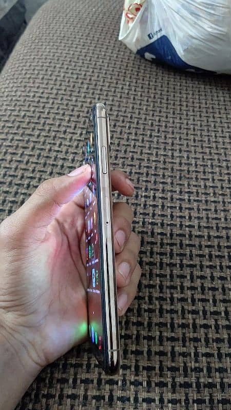 iphone xs max used but condition 10/10 3