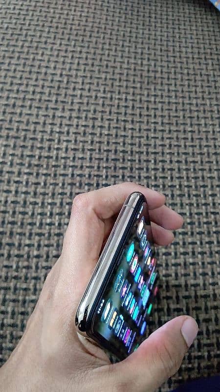 iphone xs max used but condition 10/10 4