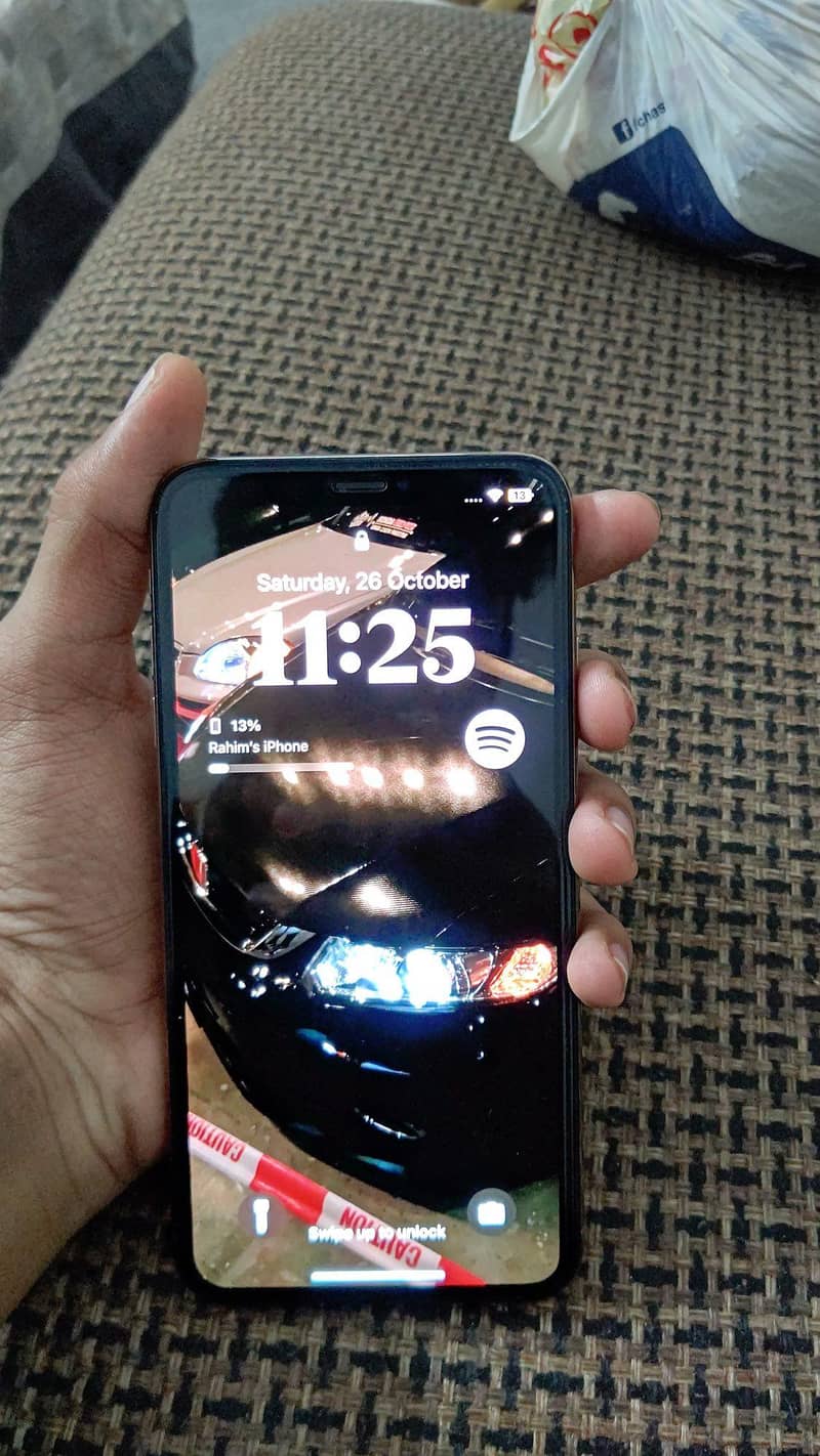 iphone xs max used but condition 10/10 7