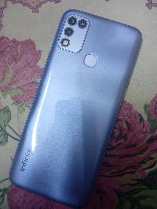 Infinix hot 10 play 4/64 scratchless phone with box for sale 0