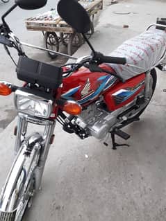 Honda 125 red color