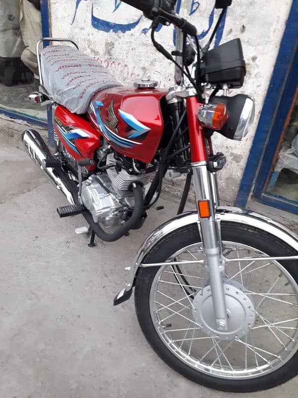 Honda 125 red color 1