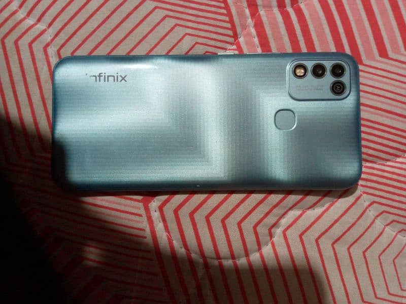 I m selling my home used infinix hot 10 play phone 5