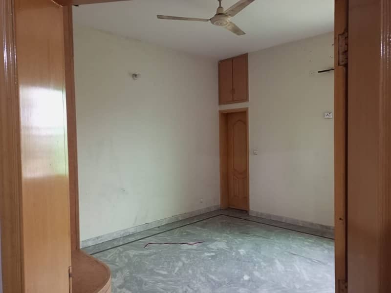 10 Marla Upper Portion With Gas, Punjab Society Phase2 College Road Lahore 10