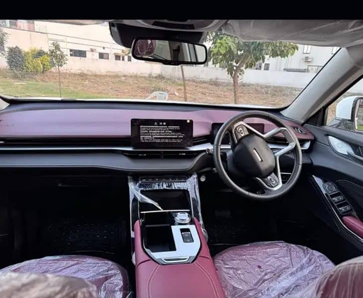 Haval H6  1.5T 2024 with burgundy interior. 4