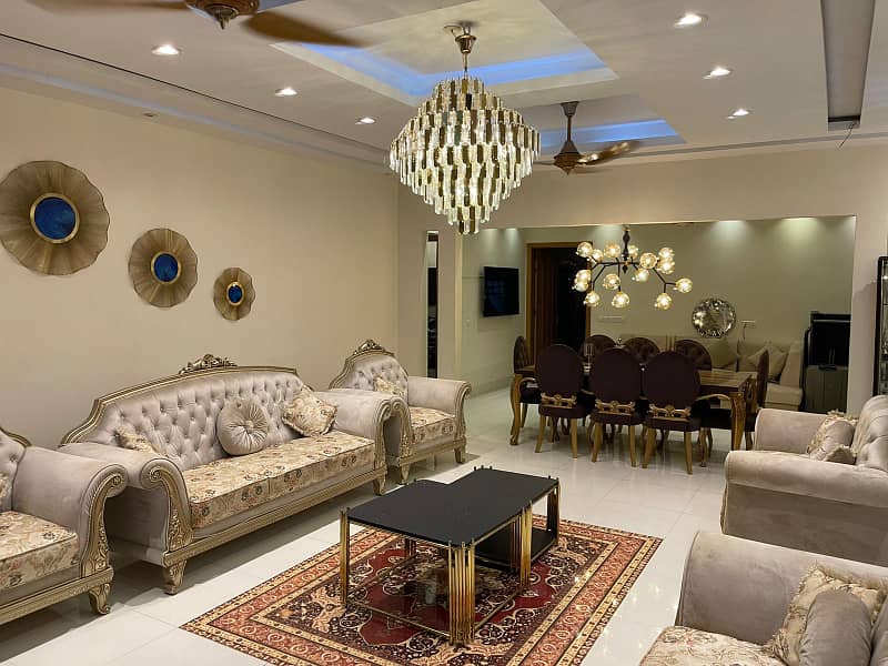 LUXURY BANGLOW AVAILABLE FOR SALE AT PRIME LOCATION OF NORTH NAZIMABAD 0