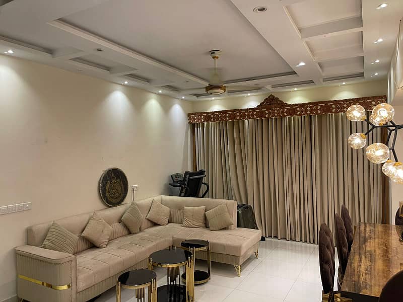 LUXURY BANGLOW AVAILABLE FOR SALE AT PRIME LOCATION OF NORTH NAZIMABAD 5