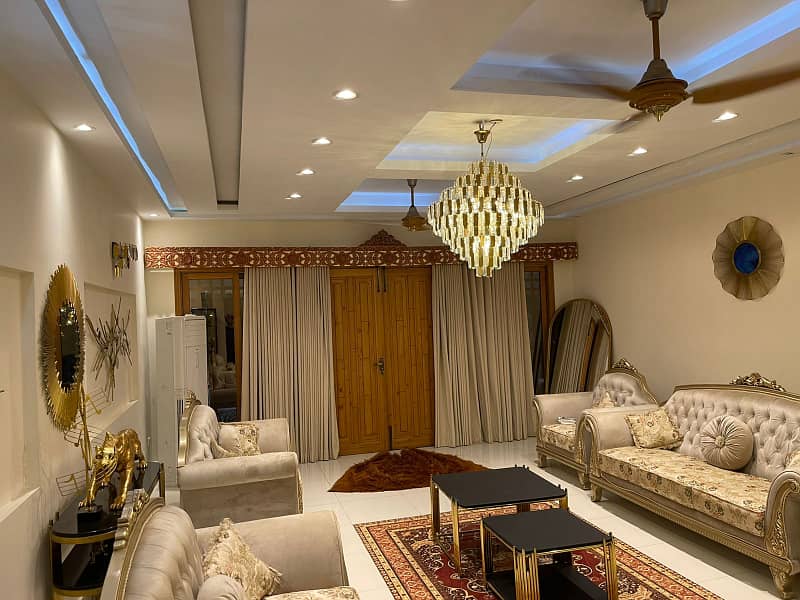 LUXURY BANGLOW AVAILABLE FOR SALE AT PRIME LOCATION OF NORTH NAZIMABAD 6