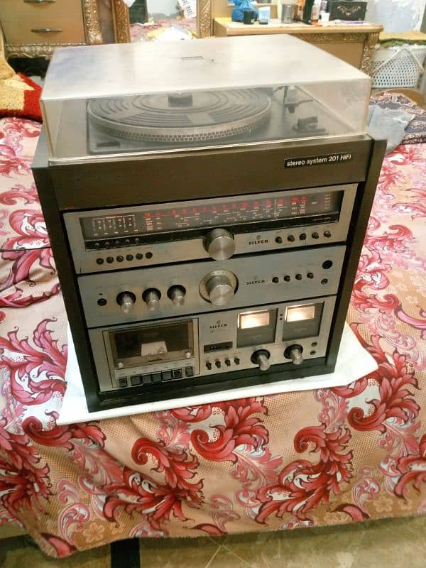 Silver Stereo System 1