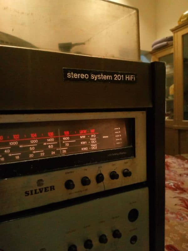 Silver Stereo System 4