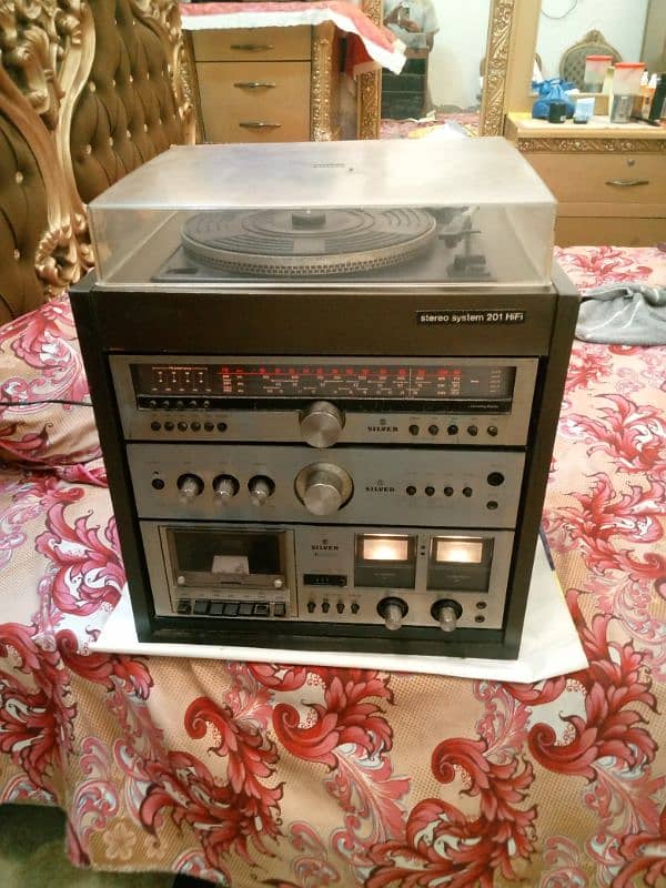 Silver Stereo System 8