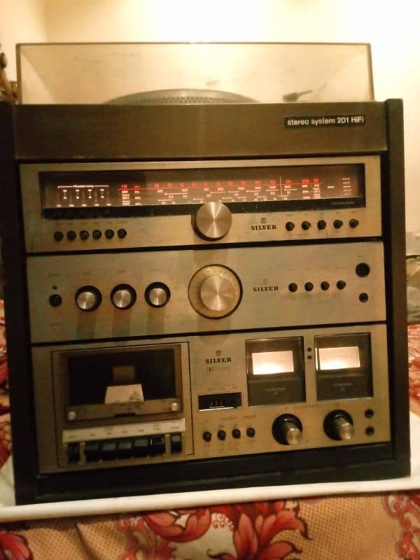 Silver Stereo System 10