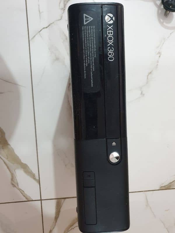 Xbox 360 slim 1