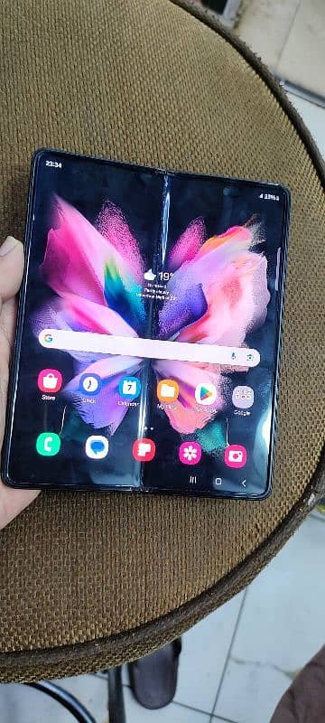 Samsung galaxy Fold 3 9