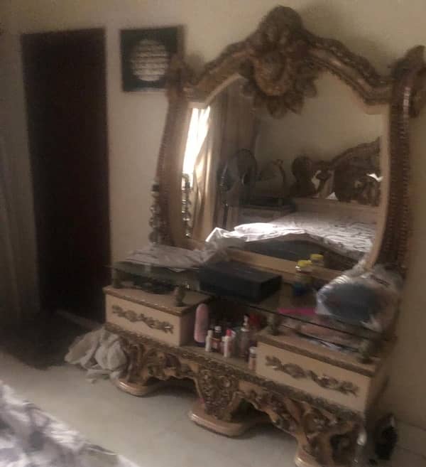 bed dressing table side table, table lamps and 3 mirrors 1