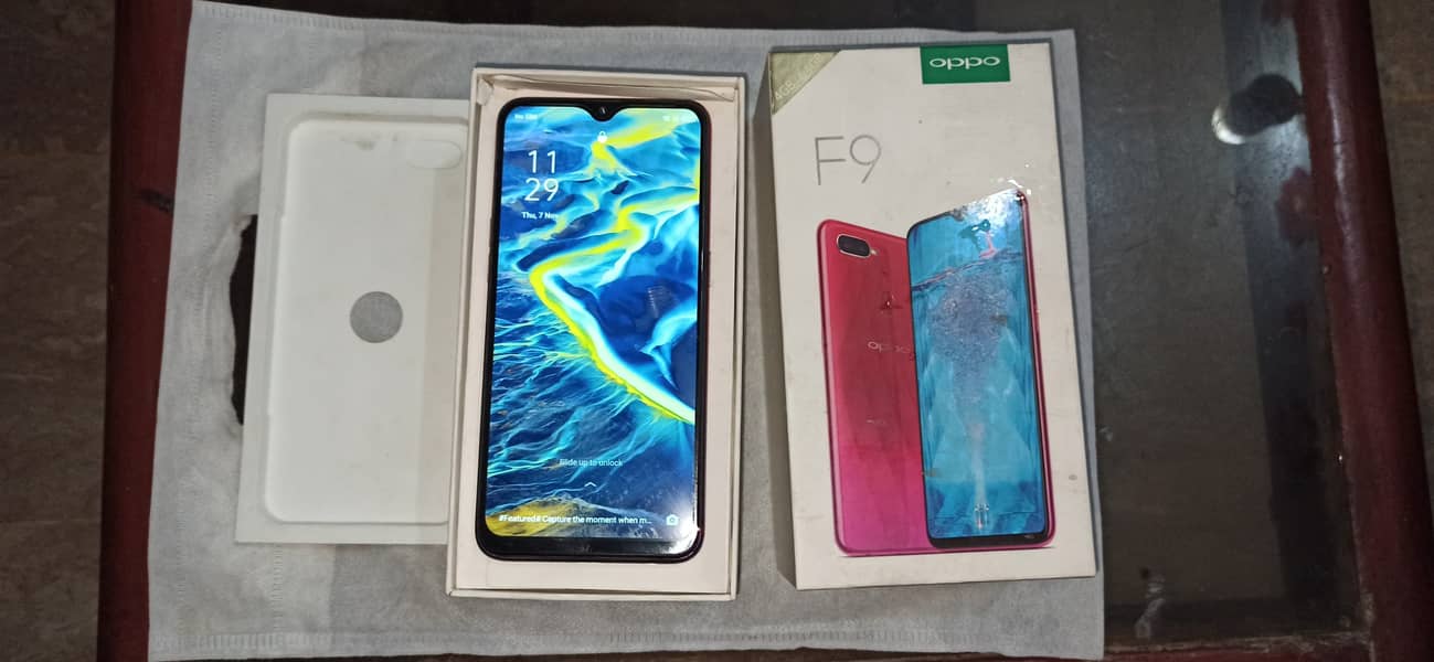 Oppo F9 with box & charger 1