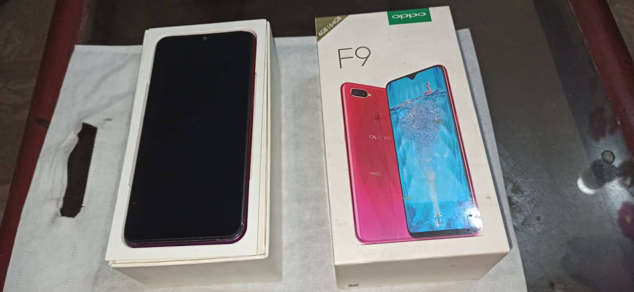 Oppo F9 with box & charger 4