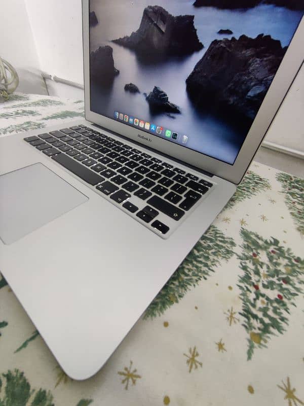 MacBook Air 2015 (13.3 inch) 1