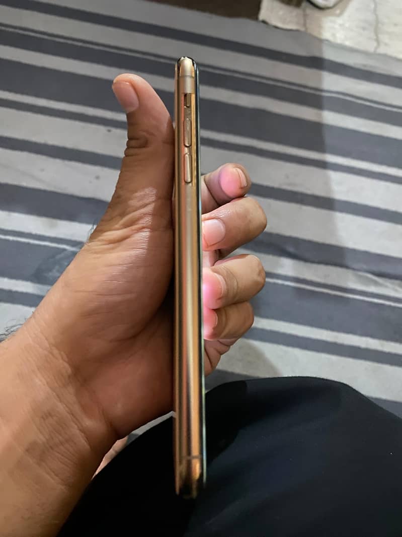 iphone 11 pro max 64gb 10/10 conditions btry on service waterpack 2