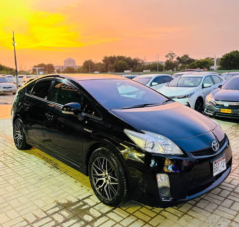 Toyota Prius 2011 S led 1.8 2