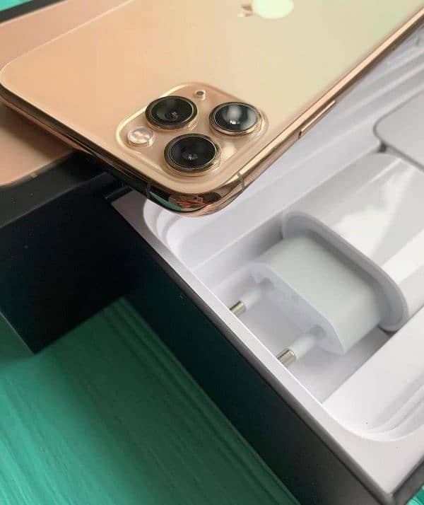 apple iphone 11 pro max 256 GB full box 2