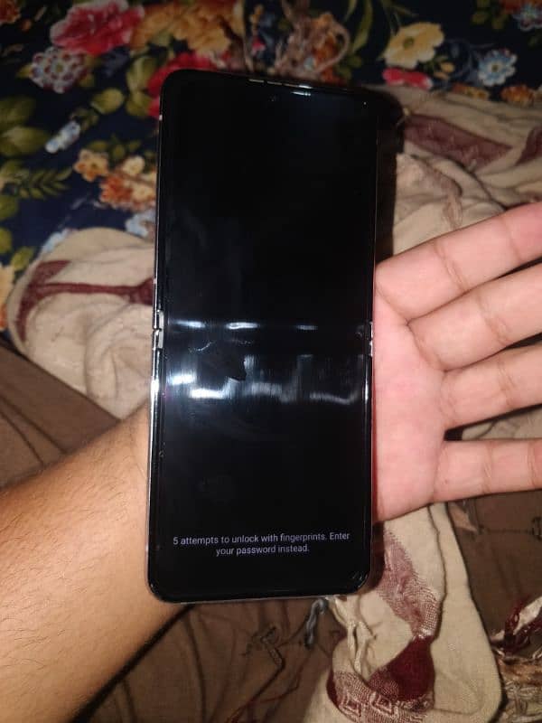 Samsung Galaxy z flip 5 4