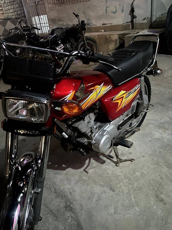 HONDA CG 125***03128943847**KHI NUM 21 MODEL GUINE CONDITION 1ST OWNER 2